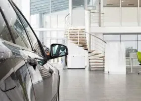 Die ideale Autohausbeleuchtung besteht aus Allgemein- und Akzentbeleuchtung